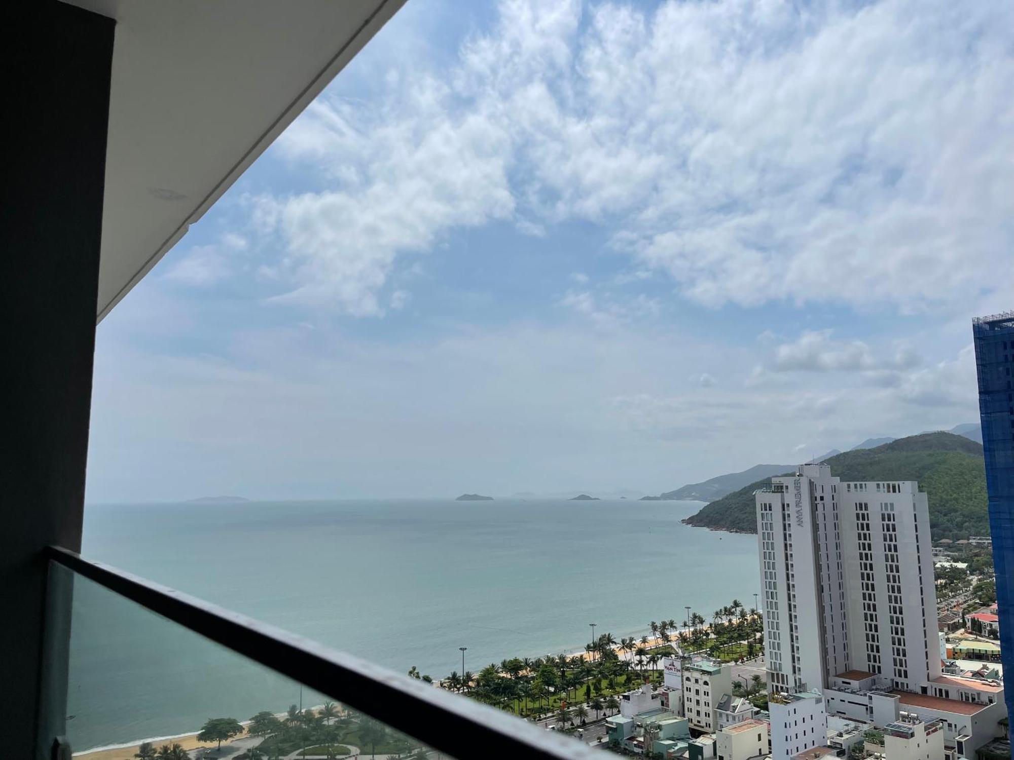 Flc Sea Tower Quy Nhon Seaview Condotel Exteriör bild
